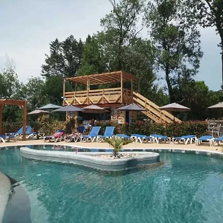 Camping 3 Etoiles - Piscine - Eeebdf キャンプ場 ロクブリューヌ・シュル・アルジャン